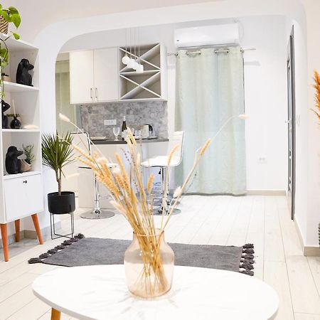 Sunstone Apartment ثيرا المظهر الخارجي الصورة