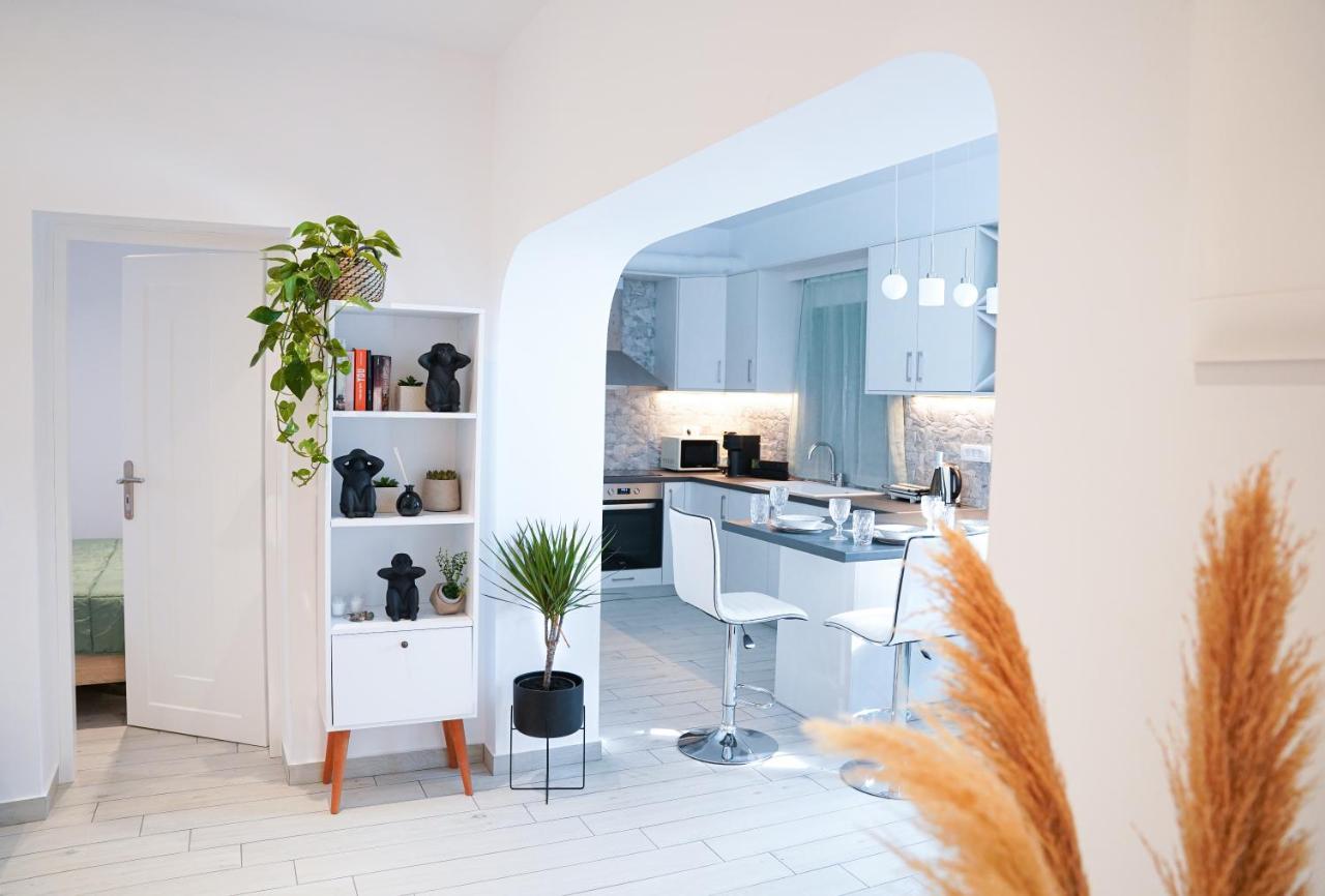 Sunstone Apartment ثيرا المظهر الخارجي الصورة