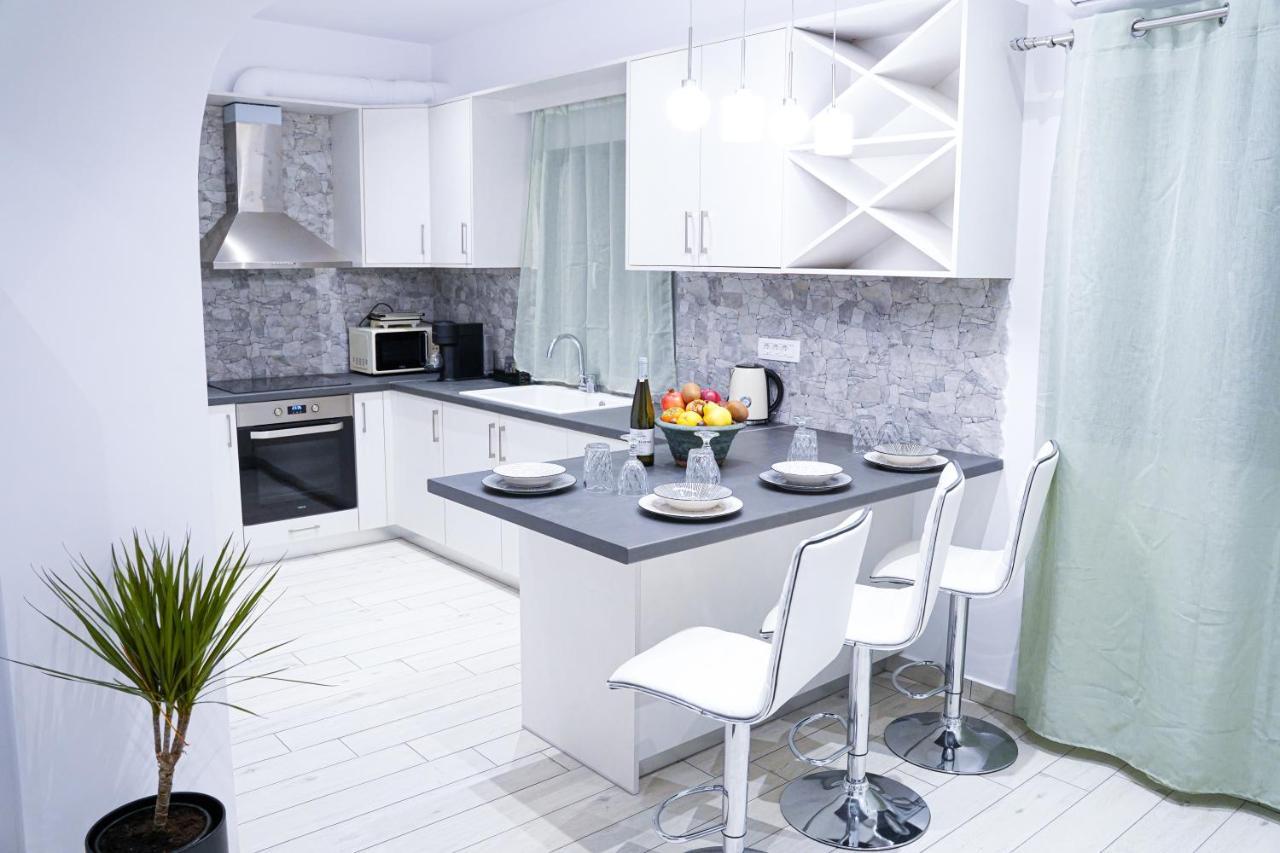 Sunstone Apartment ثيرا المظهر الخارجي الصورة